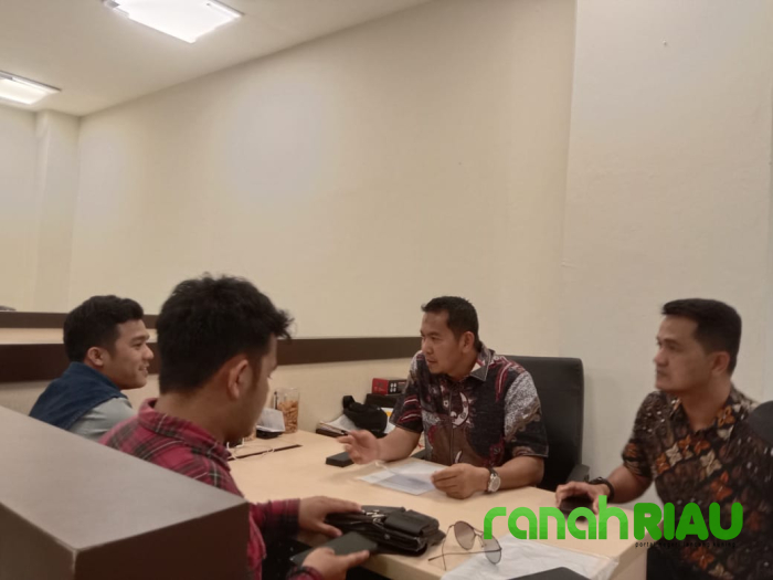 Datangi Polda, Forkamp Riau sebut adanya dugaan Indikasi Proyek Payung Masjid Agung An Nur